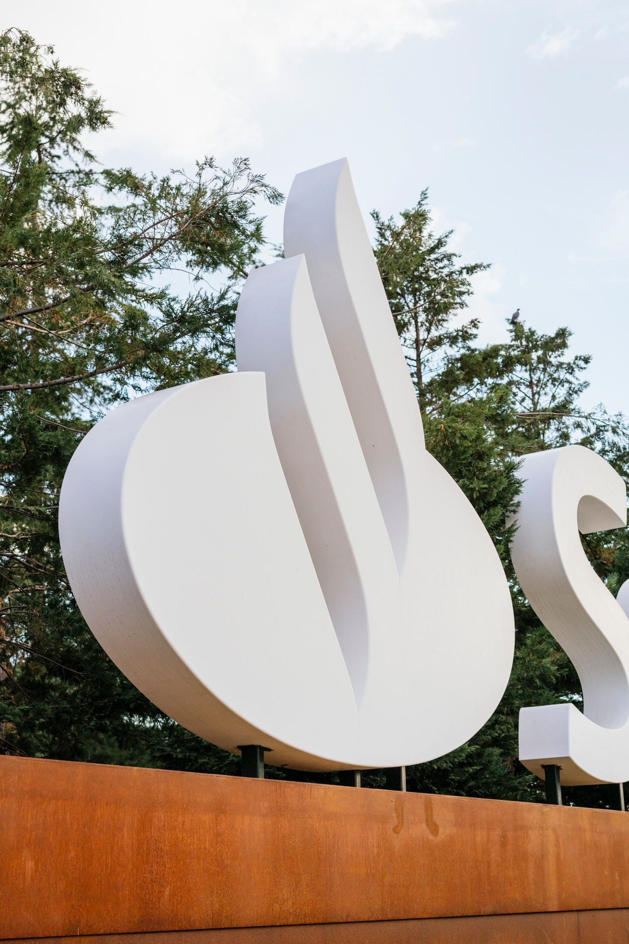 banco-santander-s-corporeal-lettering-galer-a-de-im-genes