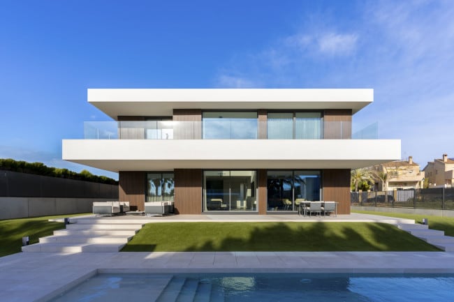 LUXURY HOUSE