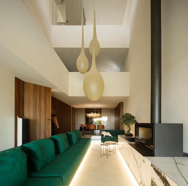 EV HOUSE