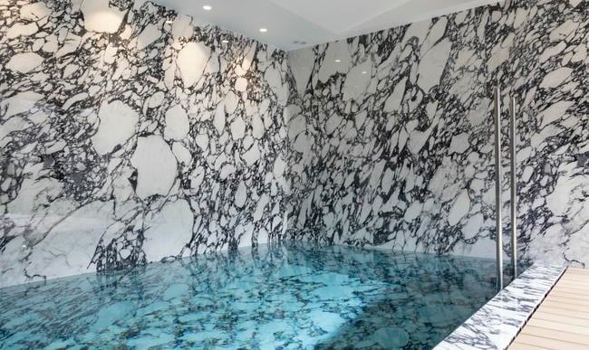 PISCINE INTÉRIEURE